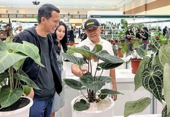 MenKopUKM Teten Masduki saat megunjungi Pameran Floriculture Indonesia International (FLOII) 