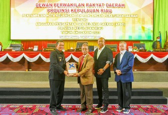 Gubernur Ansar saat Sampaikan Nota Keuangan dan Ranperda APBD Provinsi Kepulauan Riau Tahun Anggaran 2023
