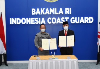 Penandatanganan Nota Kesepahaman antara Bakamla RI dan BNPT RI dalam rangka mewujudkan sinergisitas pencegahan tindak pidana terorisme. Kegiatan berlangsung di Aula 2 Markas Besar Bakamla RI, Jakarta Pusat, kemarin.