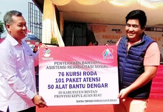Bupati Bintan menerima Bantuan Asitensi Tehabilitasi Sosial dari Kementerian Sosial RI