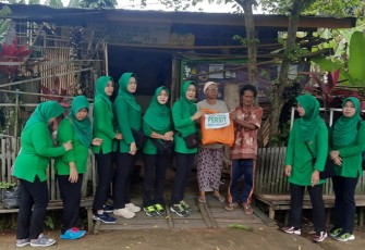 Persit Kartika Candra Kirana saat Berbagi Melalui Jum'at Berkah