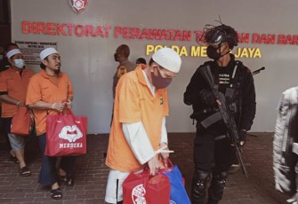 Para Tersangka Kasus Khilafatul Muslimin saat digelandang ke Kejaksaan