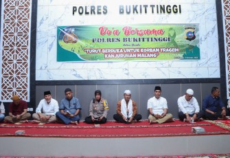 Polres Bukittinggi saat Gelar Do'a Bersama untuk Korban Tragedi Kanjuruhan Malang