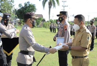 Polres Klaten saat Beri Penghargaan Anggota dan Mitra Polri Hal Percepatan Vaksin