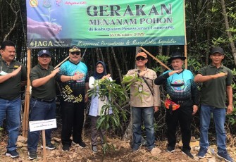Kegiatan bakti sosial Keluarga Besar Adhyaksa 689  bertajuk "Jaksa Menanam", di Kabupaten Pesawaran, Lampung, Sabtu (15/10) lalu.