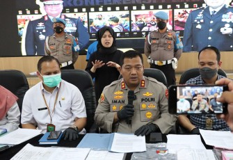Kapolres Bogor AKBP Dr. Iman Imanuddin S.H.,S.I.K., M.H saat konferensi pers
