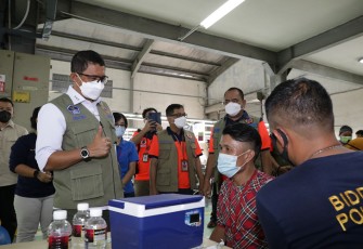 Kepala Badan Nasional Penanggulangan Bencana (BNPB) Letjen TNI Suharyanto S.Sos., M.M., saat kunjungan kerja di Kota Batam, Provinsi Kepulauan Riau, Jumat (24/3)