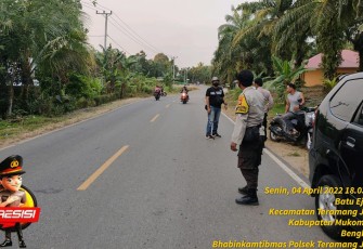 Tim Patroli saat antisipasi balap liar di Mukomuko, Senin sore (04/04/2022).
