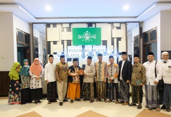 Foto bersama saat silaturahmi rombongan DPW PKS Jatim ke PWNU Jatim