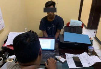 Terduga Pelaku saat diperiksa penyidik