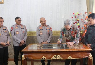 Penandatanganan hibah lahan Pemkab Rejang Lebong ke Polda Bengkulu.