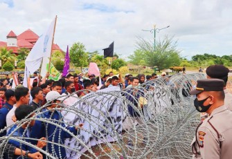 Polres Bintan Kawal Ketat dengan Humanis Aksi Unjuk Rasa Mahasiswa 