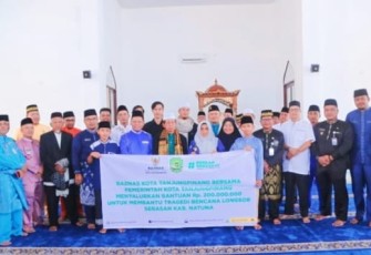 Wali Kota Rahma Serahkan Rp200 Juta untuk Korban Longsor Serasan