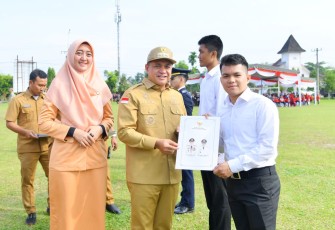 Bupati Batu Bara Ir. H. Zahir, M.AP Berikan SK CPNS