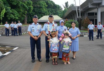 Panglima Komando Operasi Udara I Marsda TNI Mohammad Nurdin dengan didampingi Ketua PIA Ardhya Garini Daerah I Koopsud I Ny. Erin Mohammad Nurdin melaksanakan kunjungan kerja ke Komando Sektor Ibukota Negara, Jakarta, Rabu (13 Desember 2023)