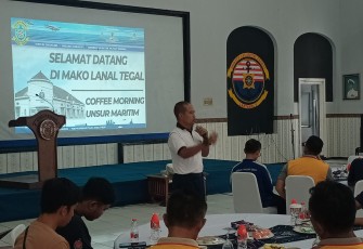Danlanal Tegal Letkol Laut (P) Adi Surono, S.T., M.T., M.Tr.Hanla., CTMP saat Ajak Diskusi Unsur Maritim 
