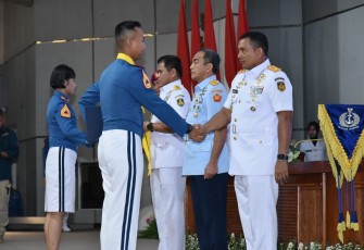 Kasal Tutup Pendidikan dan Me-Wisuda Taruna AAL Angkatan Ke-68 Tahun 2023