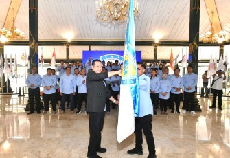 Bamsoet saat melantik Pengurus IMI Daerah Istimewa Yogyakarta di Yogyakarta, Minggu (27/8/23).