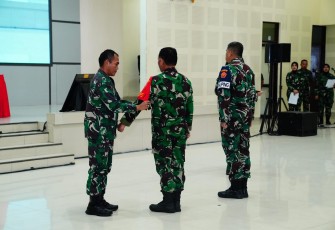 Dankodiklat TNI Tinjau Gladi Bersih Upacara Pembukaan Gladi Posko Latgab TNI 2023   