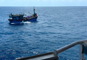 Bakamla RI saat Tangkap Kapal Vietnam Curi Ikan di Laut Natuna Utara