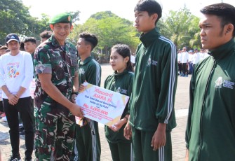 Dandim 0806/Trenggalek dan Forkopimda Berikan Reward 19 Atlet Berprestasi di Peringatan Hari Olahraga Nasional 2023