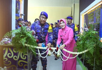 Kedatangan Kapolda Kalteng Disambut Potong Pantan dan Tampung Tawar