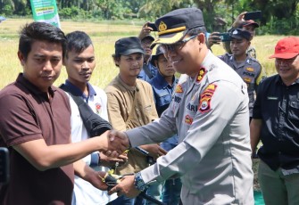Kapolres Mukomuko bersama FKPD saat Gelar Panen Raya Padi Sawah