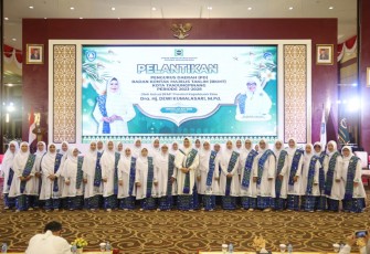 Dewi Ansar saat Lantik Pengurus BKMT Kota Tanjungpinang Periode 2023-2028