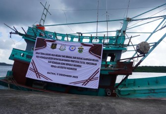 Pusat Pemulihan Aset Hibahkan Barang Milik Negara Berupa 1 Unit Kapal CM 91499 TS kepada Universitas Hasanuddin