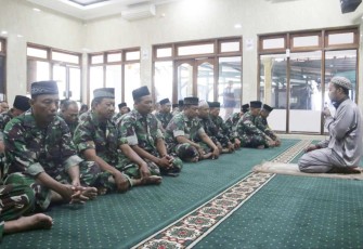 Kodim 0803/Madiun melaksanakan doa bersama yang dilaksanakan di Masjid Al Mujahidin Kodim 0803/Madiun, Jl. Pahlawan No. 25 Madiun, Kamis (14/12/2023) usai sholat Dzuhur berjamaah. Kegiatan doa bersama tersebut dilaksanakan dalam rangka memperingati Hari Juang Kartika yang ke-78
