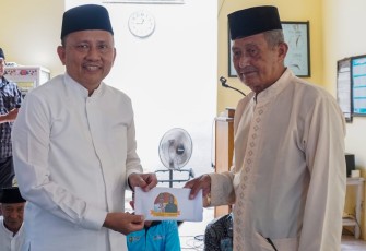 Gubernur Rohidin Bantu Pembangunan Dua Masjid di Kabupaten Kaur