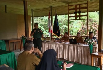 Kasdim 1310/Bitung, Mayor Inf Novry Pratasik saat memberikan pemaparan sebagai narasumber