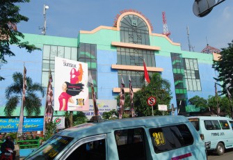 Tampak Depan Pasar Perumnas Klender (Sumber : Google.com)