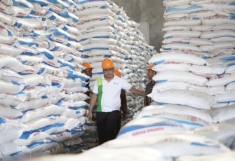 Direktur Pemasaran PT Pupuk Indonesia Tri Wahyudi Saleh meminta kepada seluruh distributor dan kios untuk menyalurkan pupuk tersebut kepada para petani sesuai ketentuan yang diperjanjikan dalam Surat Perjanjian Jual Beli (SPJB)