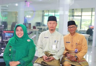 Walikota Tanjung Pinang Hj Rahma  di dampingi , Kadis Kominfo Kota Tanjungpinang Teguh