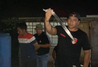 Tim Resmob Polsek Aertembaga saat mengamankan pelaku beserta barang bukti