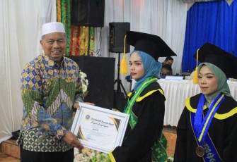 Bupati Pasbar Hamsuardi Hadiri Wisuda Sarjana Angkatan XXV STAI YAPTIP