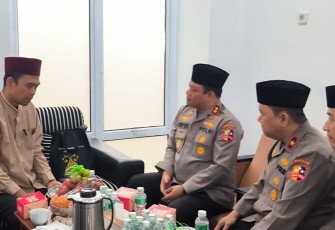 UAS saat menerima kunjungan Kepala Operasi NCS 2023-2024, Irjen Asep Edi Suheri di Pondok Pesantren Nurul Azhar di Rumbai, Pekanbaru, Riau, Selasa (21/11/2023). 
