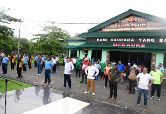 Olah Raga bersama TNI-Polri dan Forkopimda di Korem 174/ATW