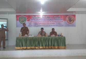 Wakapolres yang juga Ketua UPP Saber Pungli Kabupaten Tapsel saat melakukan sosialisasi ke seluruh Kades se-Kecamatan Sipirok, Senin (6/3/2023) pagi.