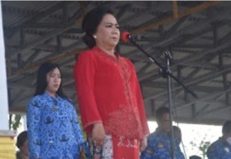 Ketua TP-PKK Kota Bitung saat menjadi Irup Korpri pada peringatan hari Kartini ke 144 dan hari Otda ke-27