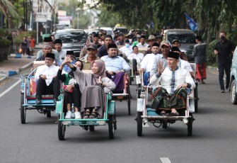 AHY "Nyare Malem" dan Belanja Takjil Bareng Masyarakat Bangkalan