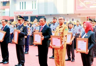 Gubernur Ansar Terima Penghargaan dari Kemenkumham RI Pada HDKD ke-78 