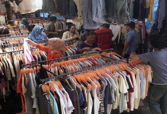 Pakaian Bekas Pasar Senen (Foto: Antara)