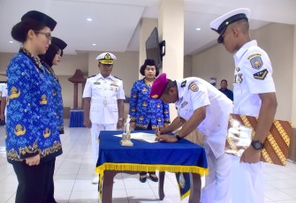  Pangkalan Utama TNI AL VI (Lantamal VI) Makassar melaksanakan upacara penyumpahan CPNS (Calon Pegawai Negeri Sipil)  menjadi PNS (Pegawai Negeri Sipil) golongan III Mako Lantamal VI bertempat diruang PP Jaladri Mako Lantamal VI, Senin (18/12/2023)