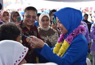 Ny. Fera Muhammad Ali pada acara Bakti Sosial dan Kesehatan di Jakarta Utara 