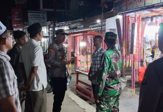 Kapolsek Pantee Bidari Ipda Munawir, HRD,S.K.M. bersama sejumlah anggotanya dan anggota Koramil 20/PTB saat memberikan imbauan