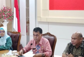 Bupati Natuna saat Pimpin Rapat Sosialisasi dan Bimtek SPIP