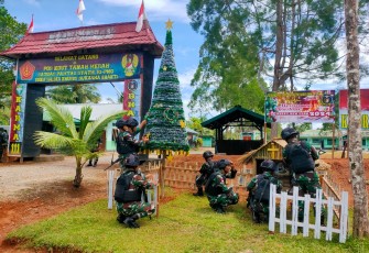 Meriahkan Natal dan Tahun Baru Satgas Pamtas Statis RI-PNG Yonif 111/KB Memasang Palungan dan Pohon Natal