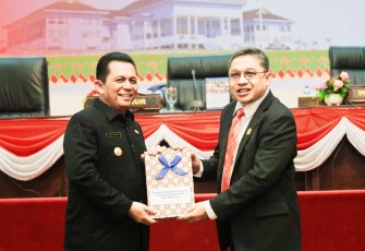 Gubernur Ansar Sampaikan Rancangan KUA PPAS APBD 2024 dan APBD-P 2023